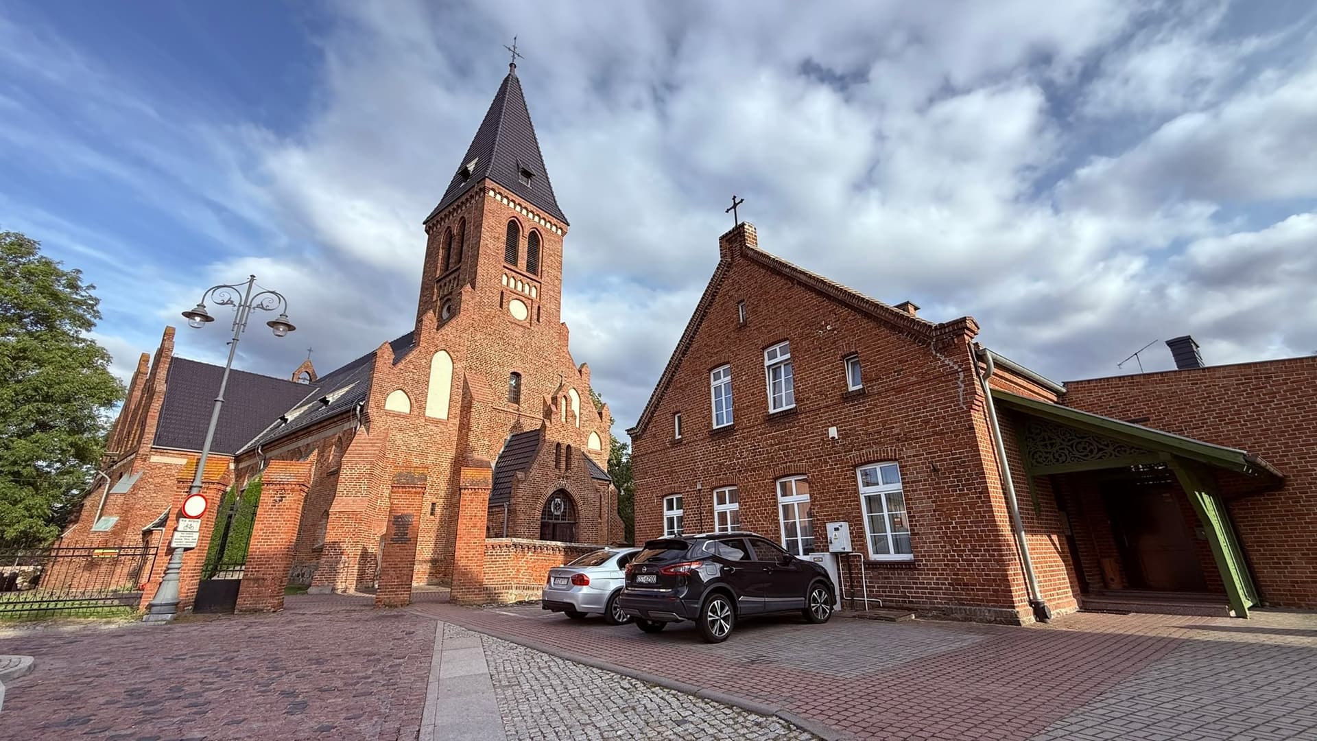 Kościół św. Anny i budynek kancelarii parafialnej w Sztumie