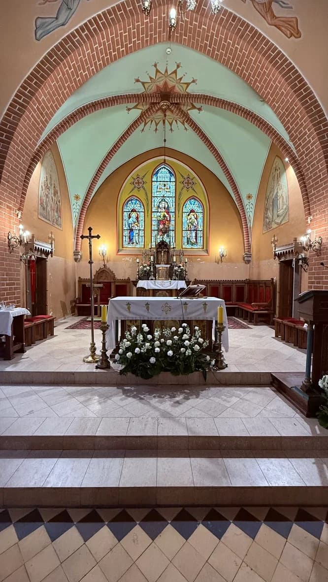 Prezbiterium i ołtarz kościoła św. Anny w Sztumie